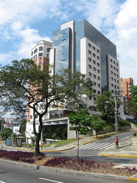 clínica medellín sede poblado